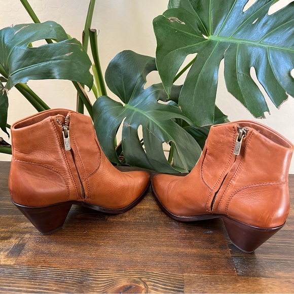 Frye ‘Reed’ Brown Ankle Boots US6.5 $278 - Picture 9 of 15